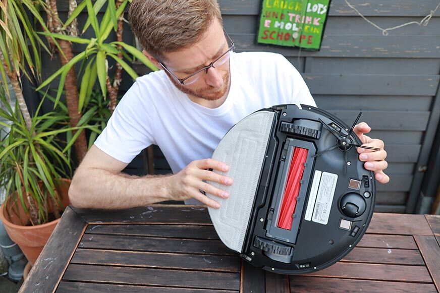 Bottom side of the Roborock S7 MaxV can be seen.